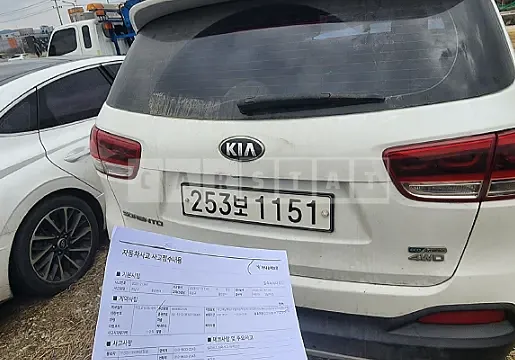 Photo 2 of 20: 2017 Kia Sorento, VIN KNAPS81BDHA310714 — Korean insurance auction