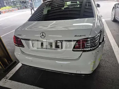 Photo 1 of 4: 2015 Mercedes-Benz E300 4Matic — Korean insurance auction