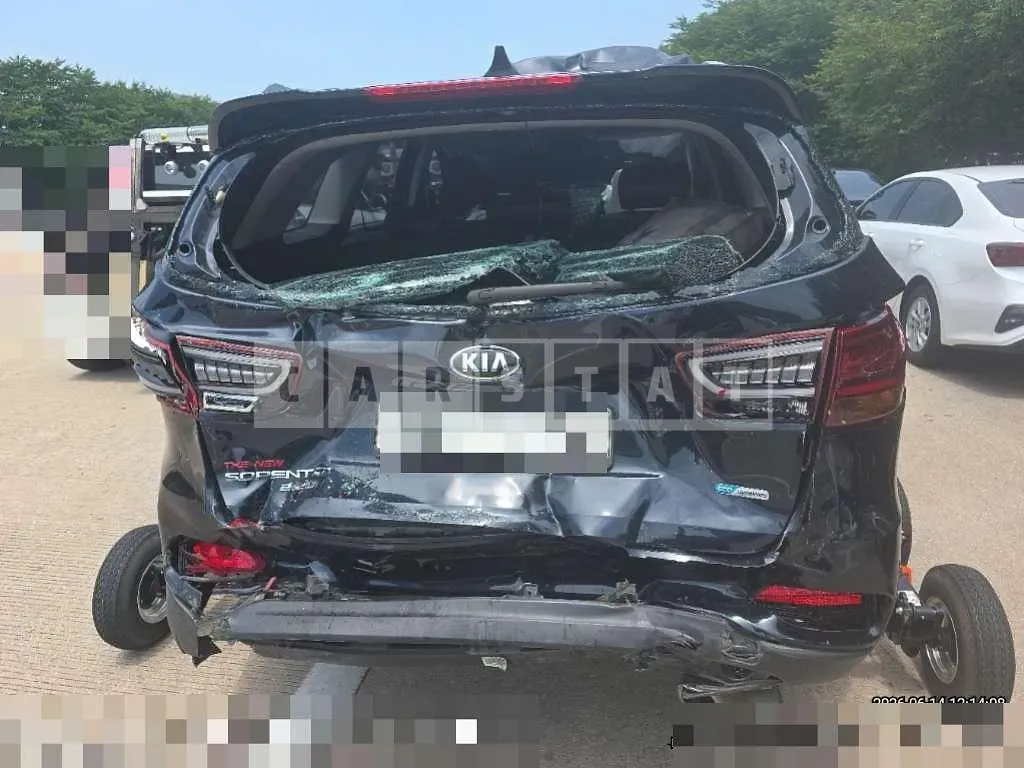 Photo 2 of 6: 2017 Kia Sorento — Korean insurance auction