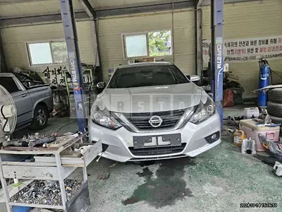 Photo 1 of 12: 2017 Nissan Altima 2.5 — Korean insurance auction