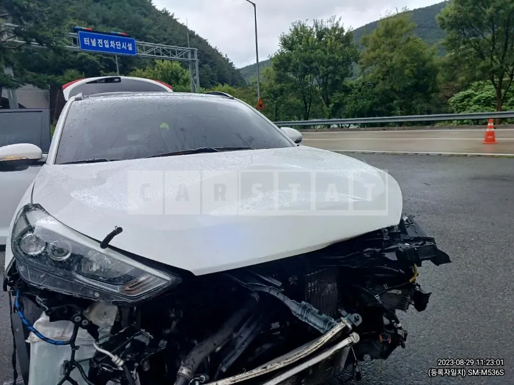 Photo 2 of 5: 2015 Hyundai Tucson TL 1.7, VIN KMHJ3815GGU045634 — Korean insurance auction
