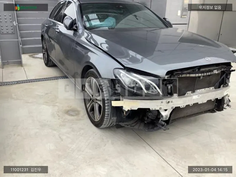 Photo 2 of 28: 2019 Mercedes-Benz E300, VIN WDDZF4JB8KA605352 — Korean insurance auction