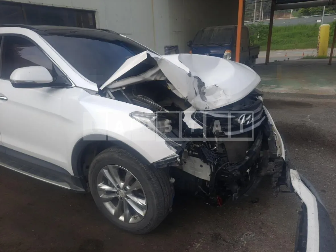 Photo 2 of 11: 2017 Hyundai Santa Fe DM (4WD) — Korean insurance auction