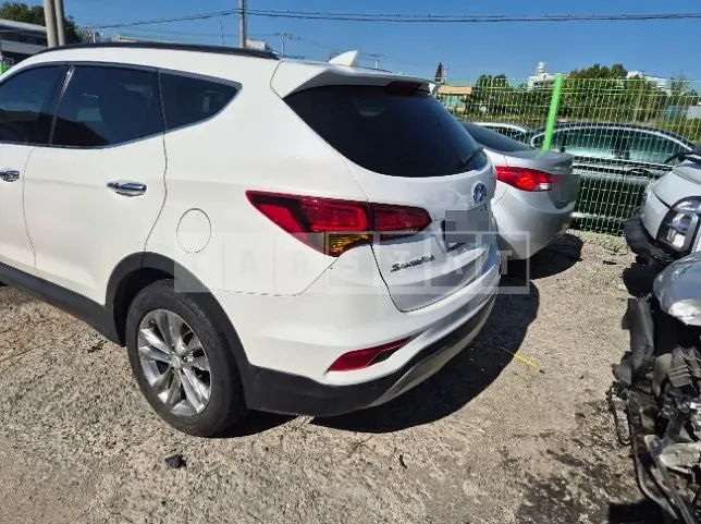 Photo 2 of 9: 2016 Hyundai Santa Fe DM — Korean insurance auction
