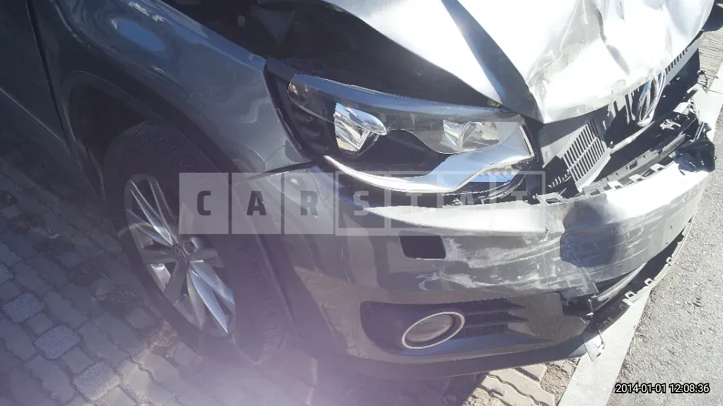 Photo 2 of 15: 2014 Volkswagen Tiguan 2.0 TDI Blue Motion — Korean insurance auction
