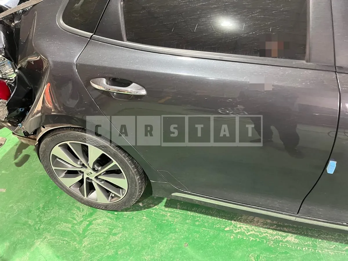 Photo 2 of 17: 2016 Kia K5 — Korean insurance auction