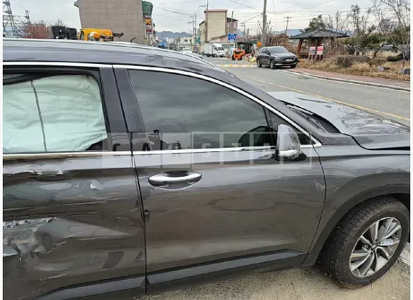 Photo 2 of 22: 2019 Hyundai Santa Fe — Korean insurance auction