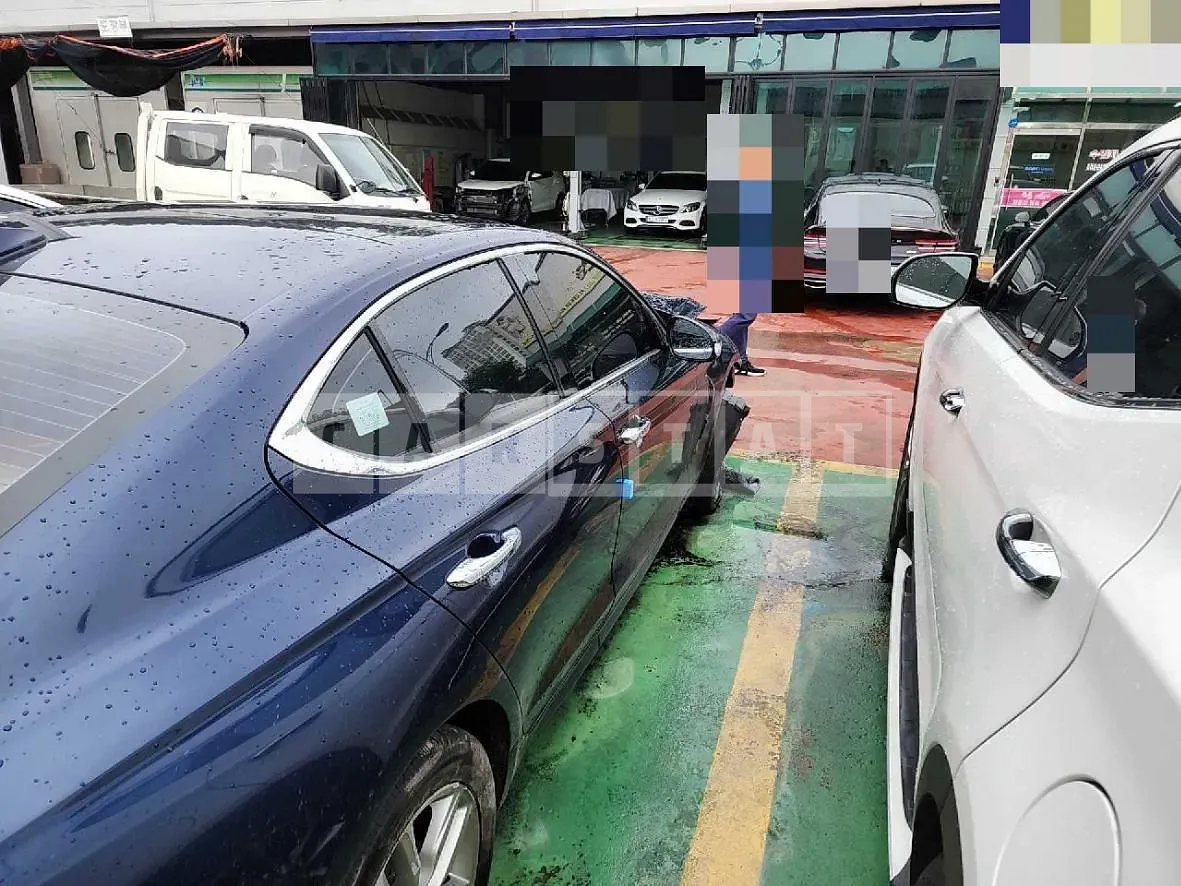 Photo 2 of 17: 2019 Genesis G70 2.2 — Korean insurance auction