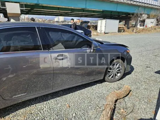 Photo 2 of 25: 2018 Lexus ES300h — Korean insurance auction