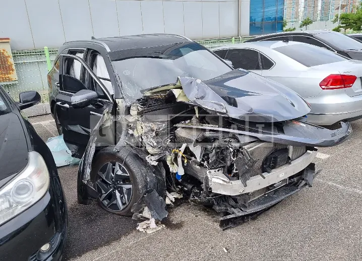 Photo 2 of 25: 2021 Kia Sorento, VIN KNARH81GBMA017808 — Korean insurance auction