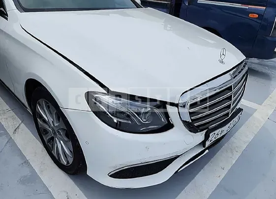 Photo 2 of 26: 2019 Mercedes-Benz E220d 4Matic, VIN WDDZF0FB4KA520770 — Korean insurance auction