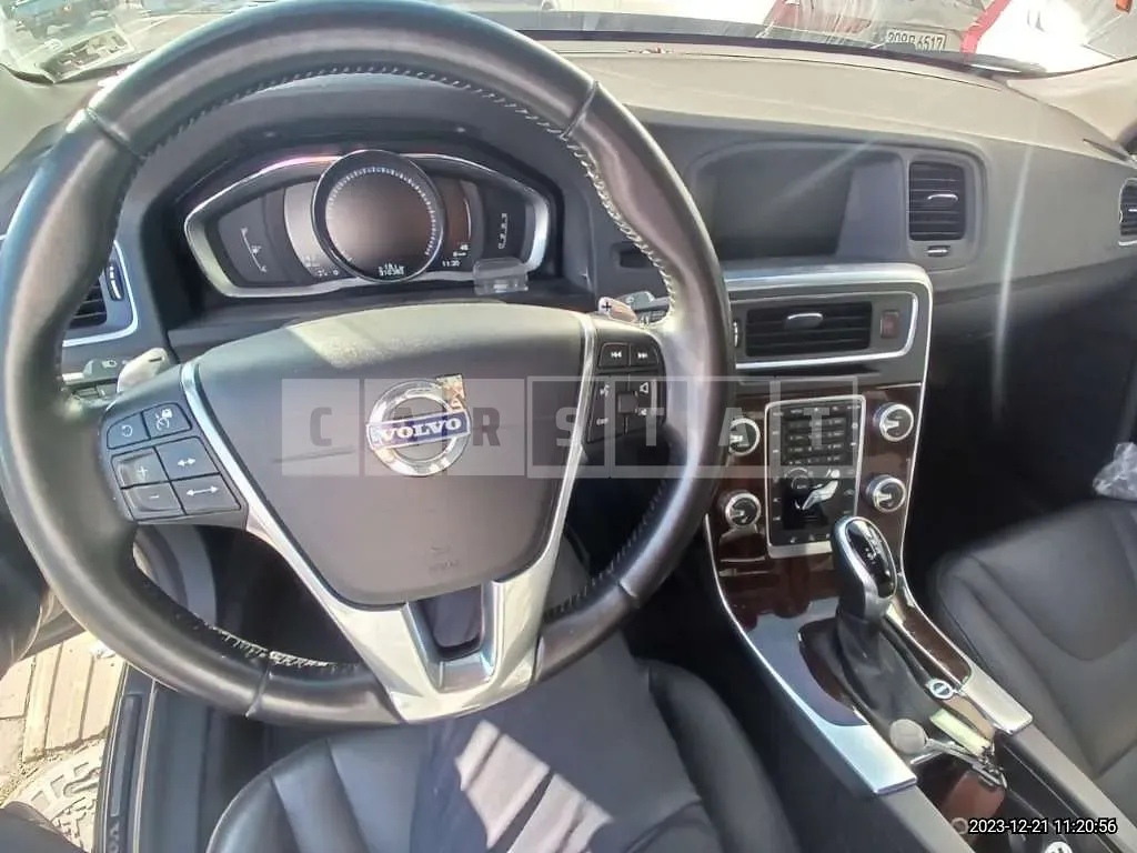 Photo 2 of 12: 2016 Volvo C60 Sg, VIN YV1FSA8BDG2390455 — Korean insurance auction