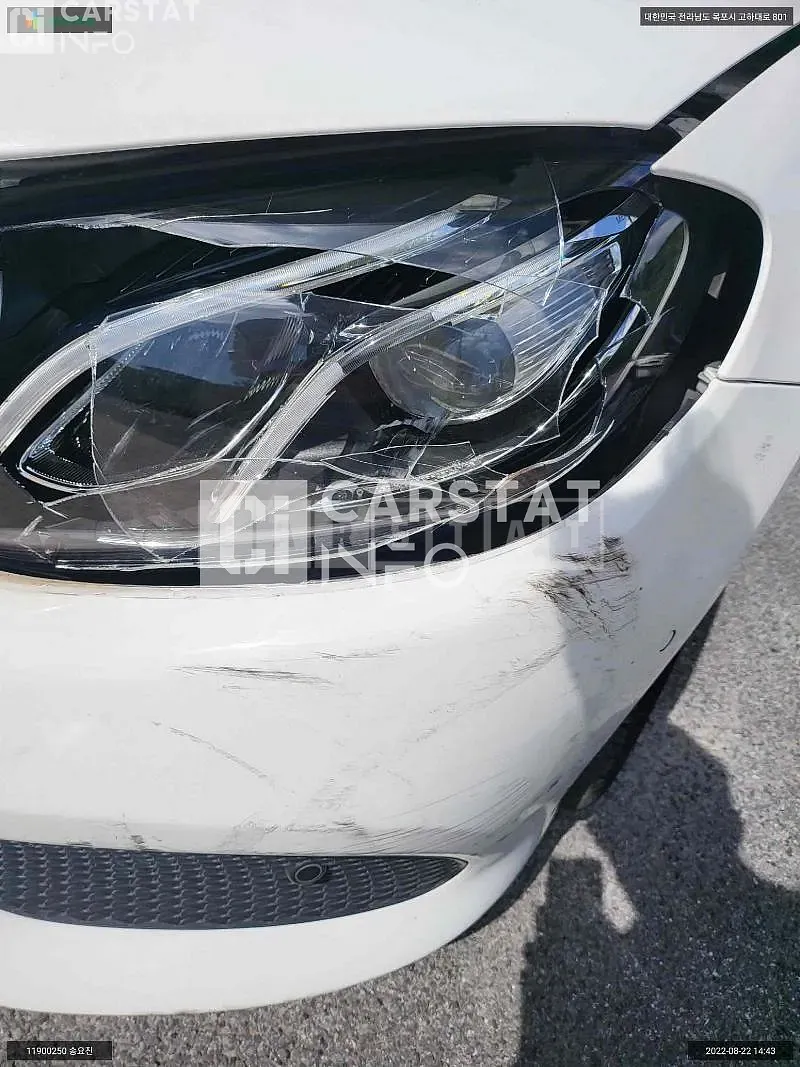 Photo 2 of 8: 2019 Mercedes-Benz E300, VIN WDDZF4JB3KA698801 — Korean insurance auction