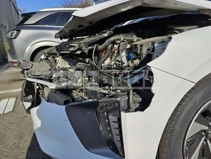 Photo 2 of 12: 2017 Hyundai IONIQ Hybrid, VIN KMHC751CGHU029435 — Korean insurance auction