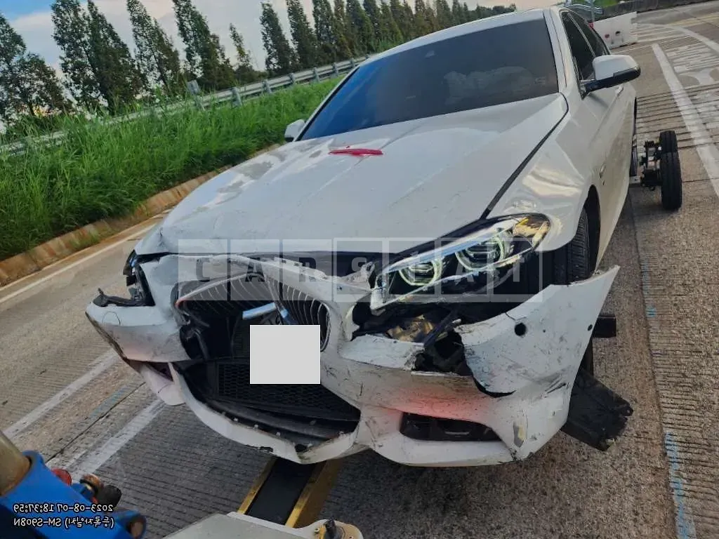Photo 3 of 3: 2016 BMW 520d, VIN WBA5E5102GG201349 — Korean insurance auction