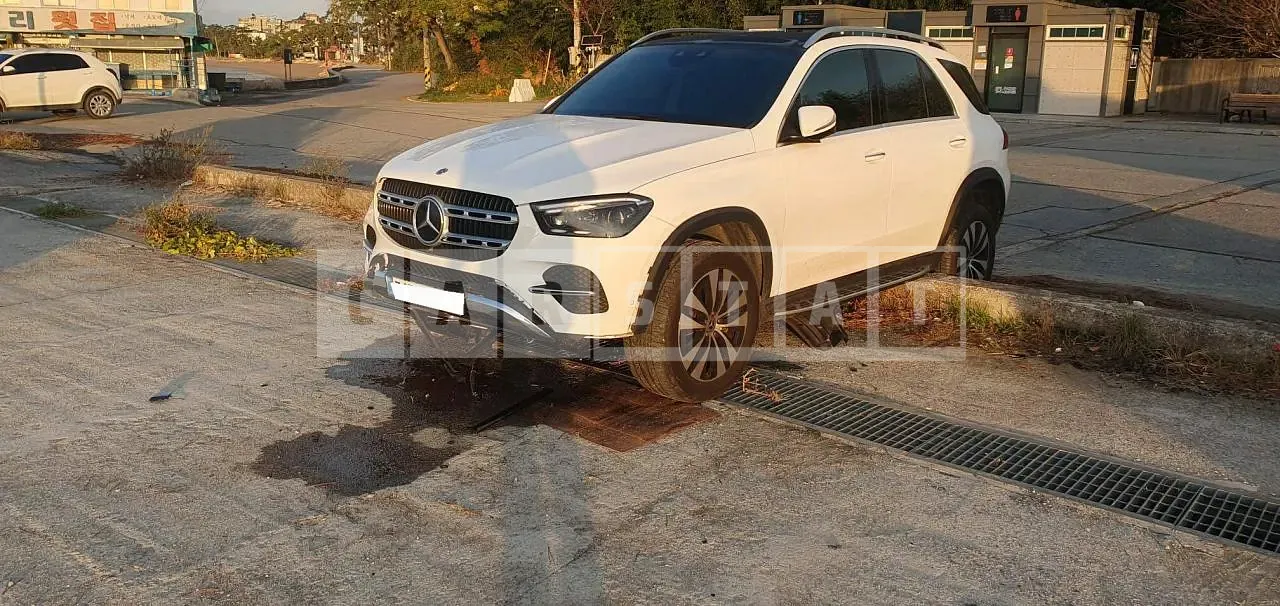 Photo 2 of 13: 2024 Mercedes-Benz GLE E300d, VIN W1NFB0KB7RB153536 — Korean insurance auction