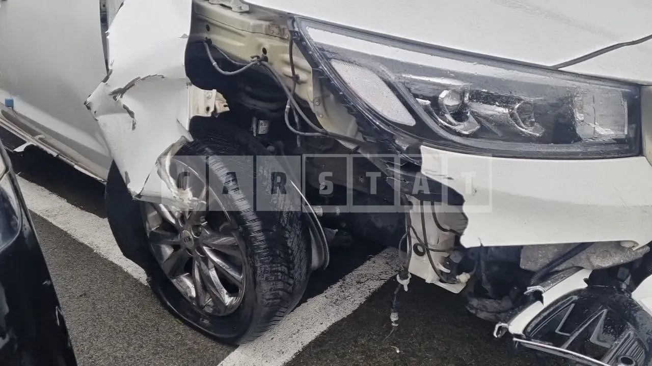Photo 2 of 21: 2018 Kia Carnival, VIN KNAME81ABKS451163 — Korean insurance auction