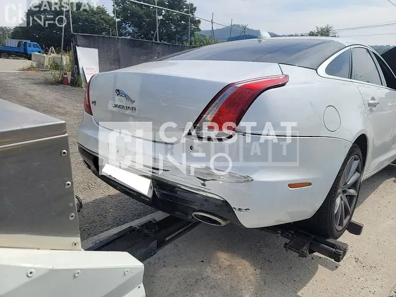 Photo 2 of 15: 2018 Jaguar XJ 3.0 d, VIN SAJAA1293HNW12681 — Korean insurance auction
