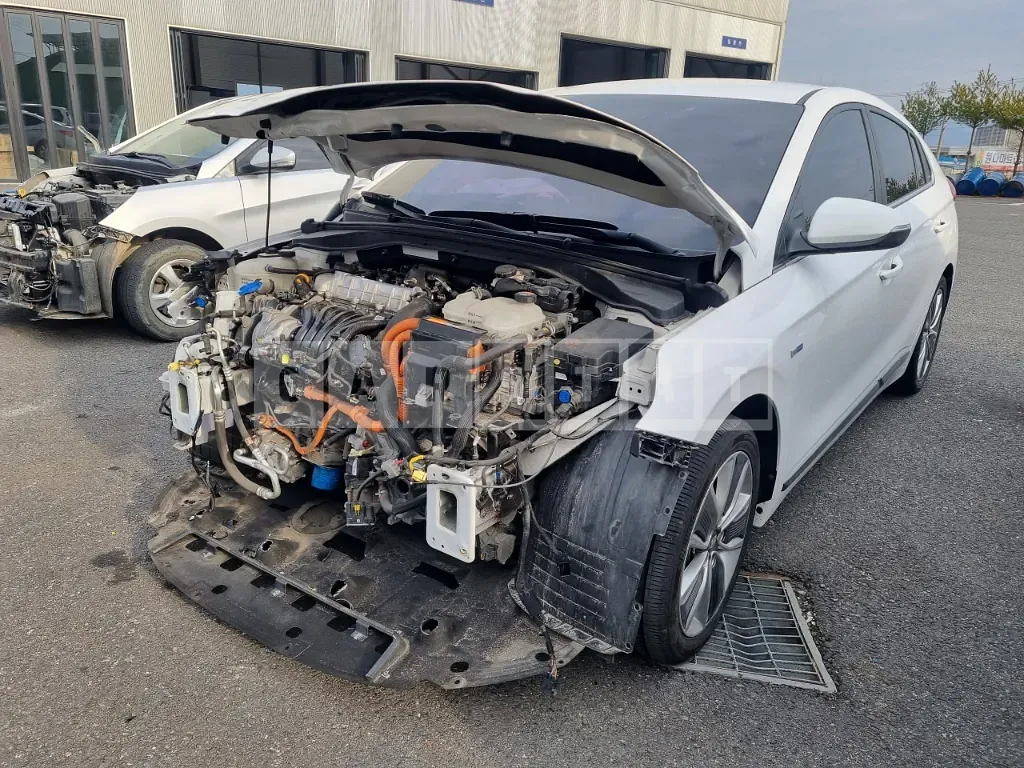 Photo 2 of 26: 2017 Hyundai Modern Ionic, VIN KMHC051CGHU022551 — Korean insurance auction