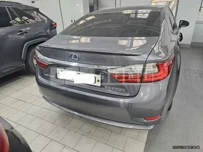 Photo 1 of 13: 2017 Lexus ES300h, VIN JTHBW1GG6H2150421 — Korean insurance auction