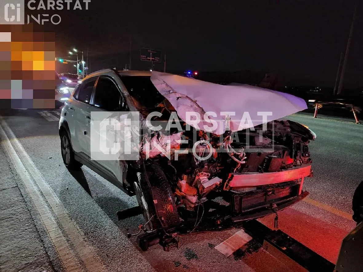 Photo 2 of 4: 2018 Hyundai Kona Electric, VIN KMHK381GFKU005880 — Korean insurance auction