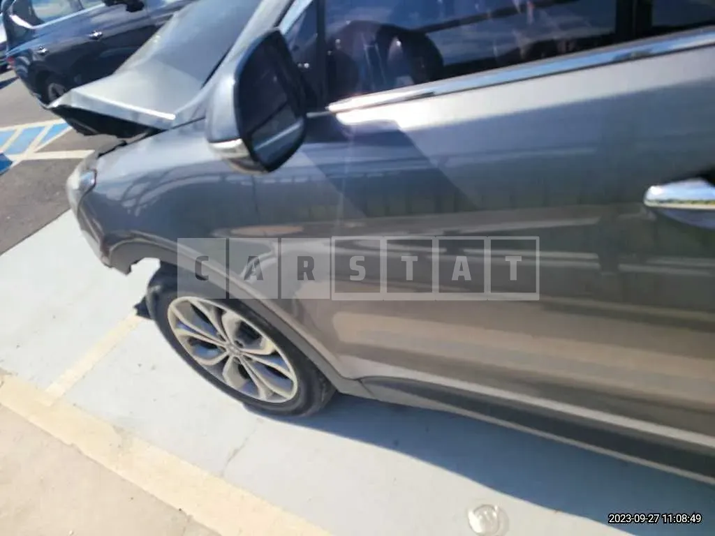 Photo 2 of 13: 2015 Hyundai Santa Fe, VIN KMHSW81XBFU338181 — Korean insurance auction