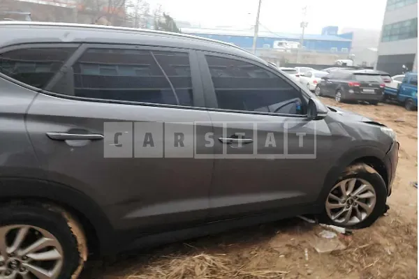 Photo 2 of 19: 2017 Hyundai Tucson, VIN KMHJ3815GHU359241 — Korean insurance auction