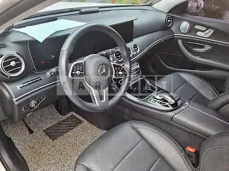 Photo 2 of 6: 2019 Mercedes-Benz E 300 4Matic, VIN WDDZF4KB6KA578554 — Korean insurance auction