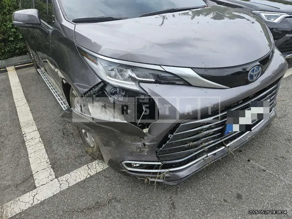 Photo 2 of 14: 2023 Toyota Siena Hybrid AWD — Korean insurance auction