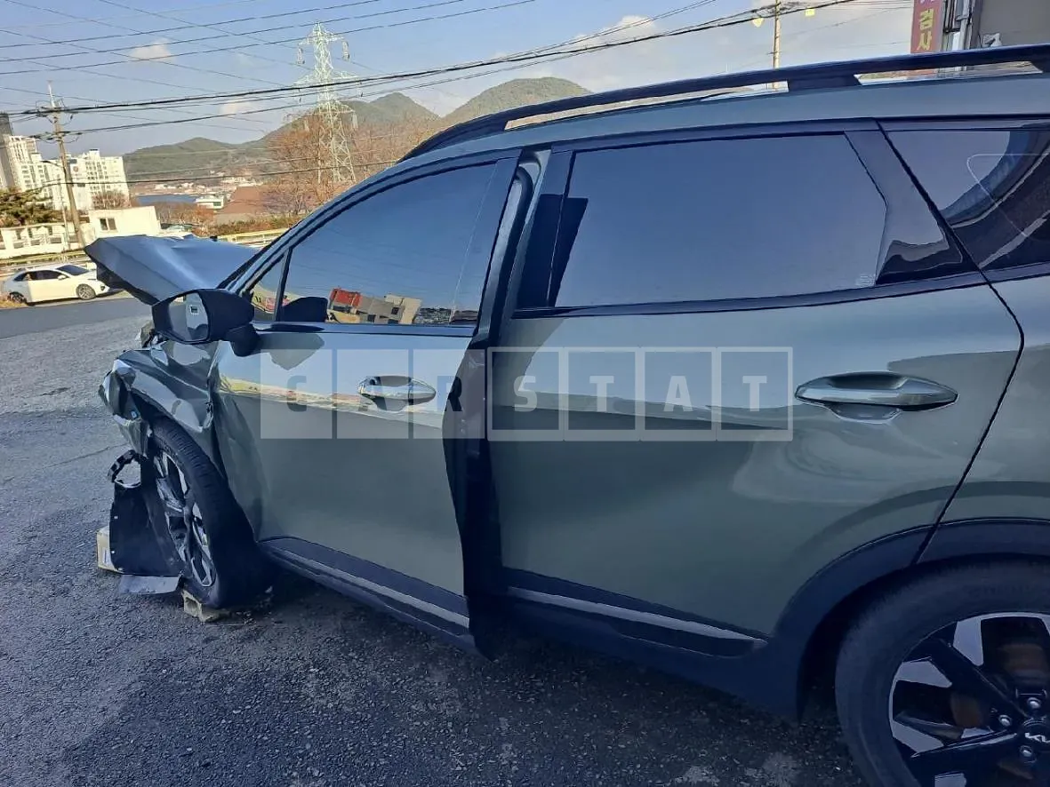 Photo 2 of 13: 2021 Kia Sportage, VIN KNAPV81BGNK000683 — Korean insurance auction