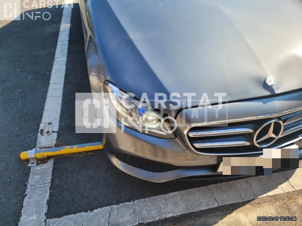Photo 2 of 37: 2017 Mercedes-Benz E300, VIN WDDZF4JB7HA156352 — Korean insurance auction