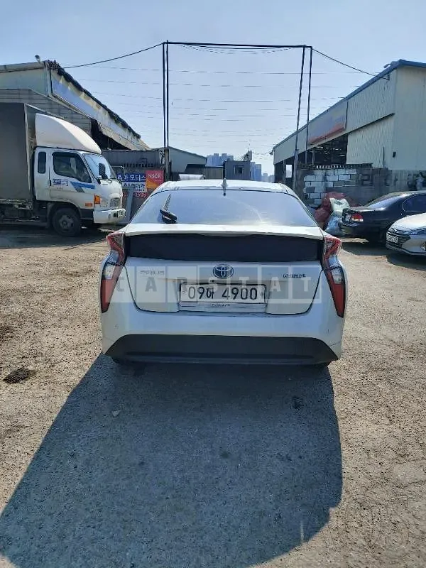Photo 2 of 15: 2018 Toyota Prius, VIN JTDKBRFUXJ3080523 — Korean insurance auction