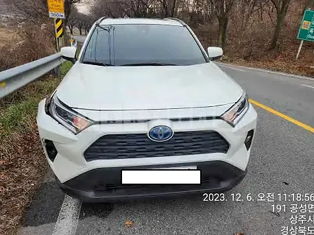 Photo 2 of 28: 2021 Toyota RAV4 Hybrid, VIN JTMW2RFV1MD070973 — Korean insurance auction