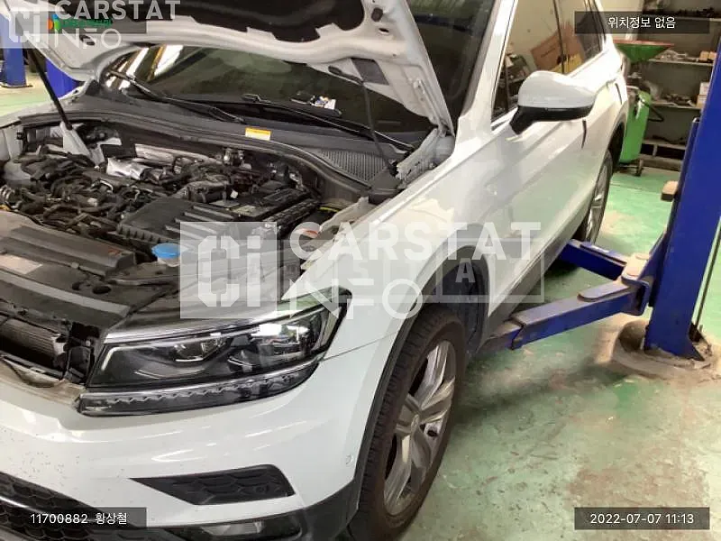 Photo 2 of 13: 2018 Volkswagen Tiguan, VIN WVGZZZ5NZJW926317 — Korean insurance auction