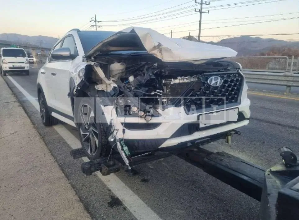 Photo 2 of 3: 2018 Hyundai Tucson TL — Korean insurance auction