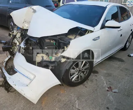 Photo 3 of 3: 2018 Kia K5, VIN KNAGS416BJA187299 — Korean insurance auction