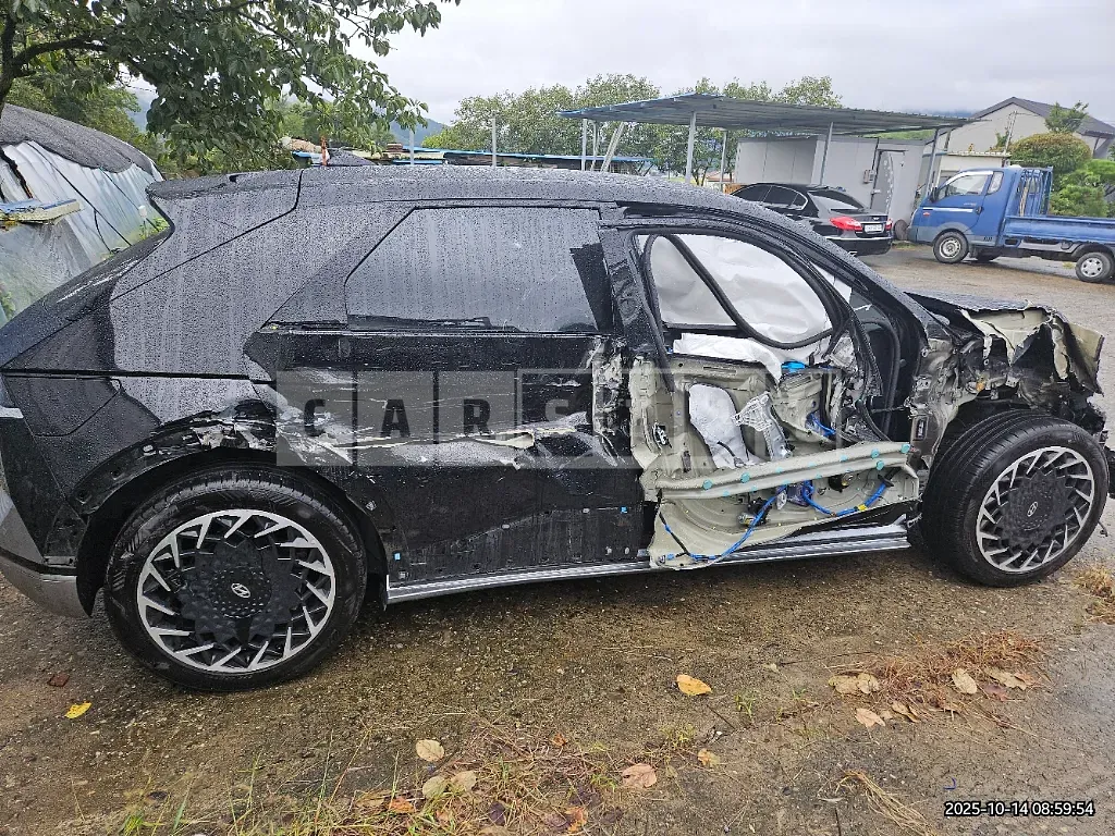 Photo 2 of 11: 2022 Hyundai IONIQ 5 Long Range — Korean insurance auction