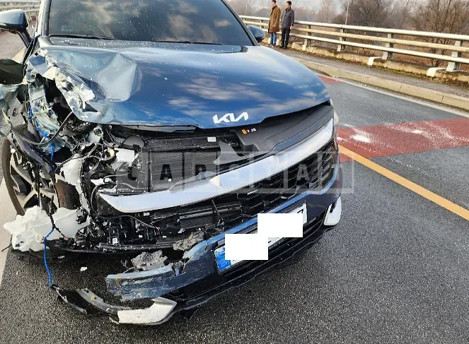 Photo 2 of 12: 2023 Kia Sportage, VIN KNAPX81GBPK036395 — Korean insurance auction