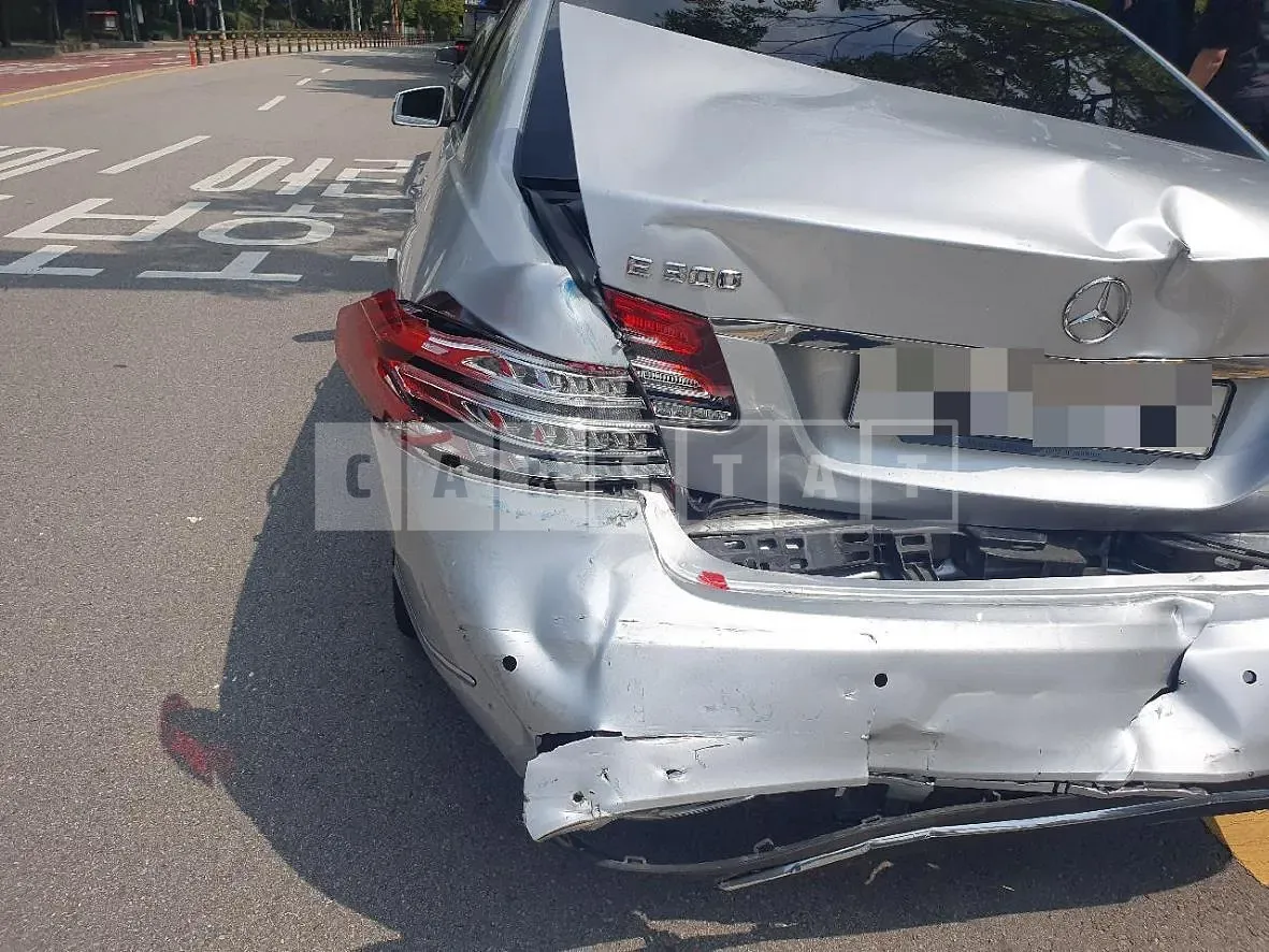 Photo 2 of 7: 2015 Mercedes-Benz E300 4Matic — Korean insurance auction
