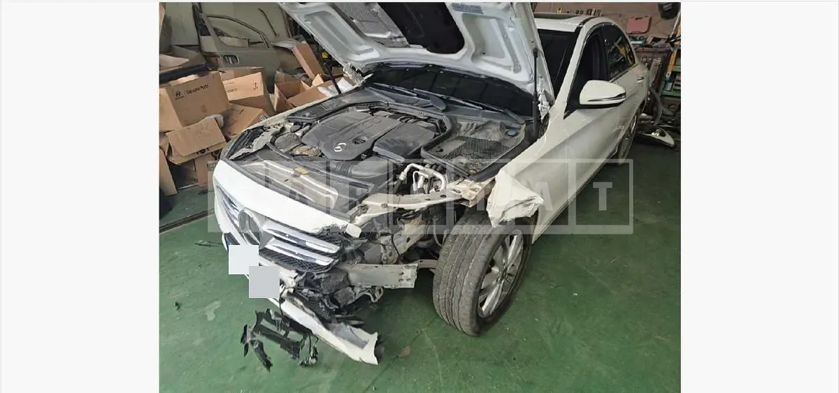 Photo 2 of 27: 2019 Mercedes-Benz C220 d — Korean insurance auction