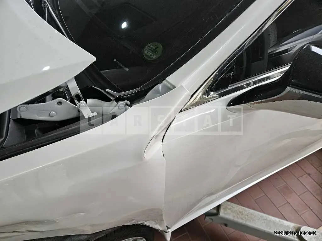 Photo 2 of 17: 2022 Lexus ES300h — Korean insurance auction