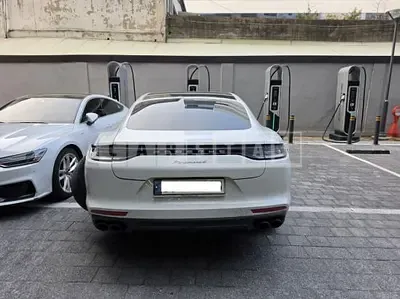 2022 Porsche Panamera 4