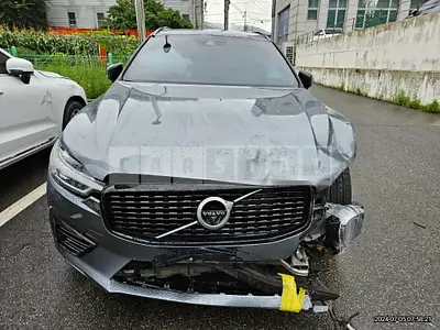 Photo 1 of 34: 2021 Volvo XC60 T8AWD — Korean insurance auction