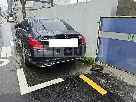 Photo 2 of 15: 2018 Mercedes-Benz C200 4Matic — Korean insurance auction