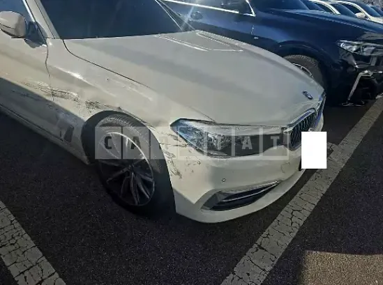 Photo 2 of 12: 2019 BMW 520i Luxury — Korean insurance auction