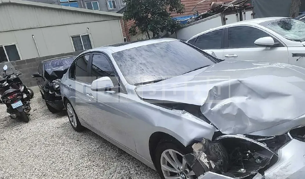 Photo 2 of 18: 2017 BMW 320d xDrive, VIN WBA8C9108HA001302 — Korean insurance auction