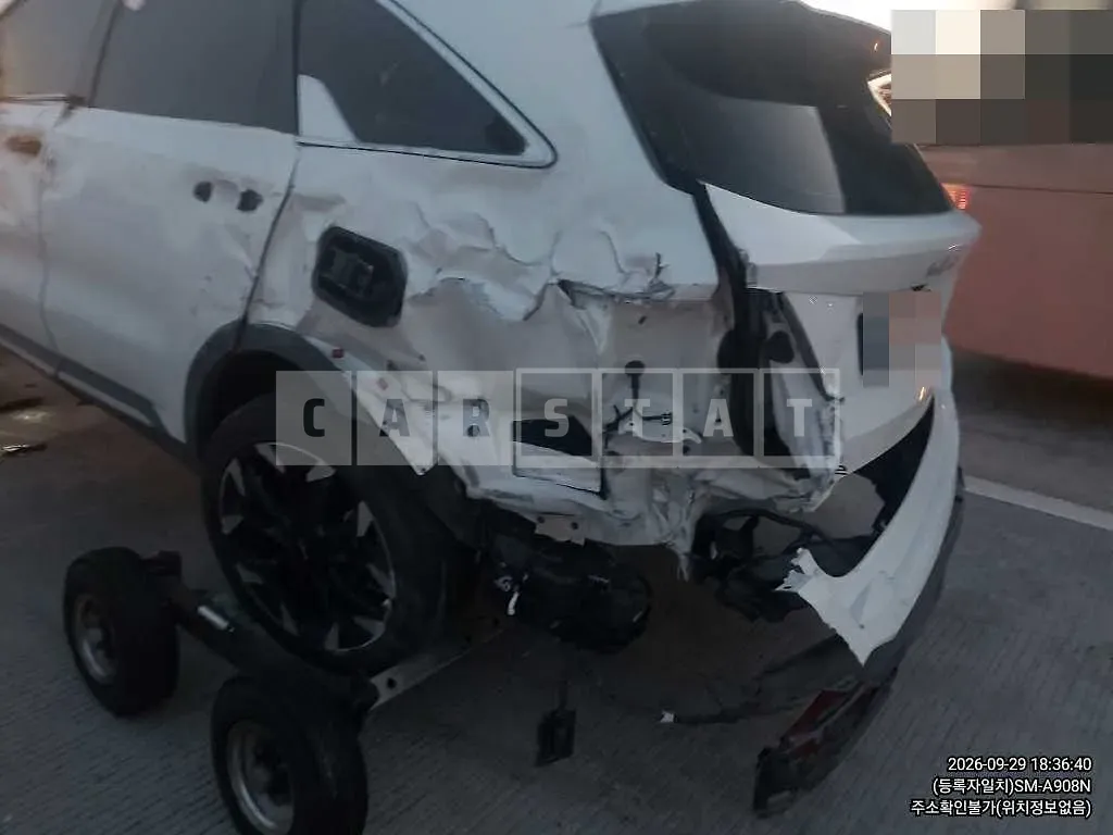 Photo 2 of 13: 2026 Kia Sorento 2.2 — Korean insurance auction