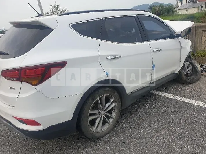Photo 2 of 10: 2017 Hyundai Santa Fe DM 2.0, VIN KMHSW81UBJU775379 — Korean insurance auction