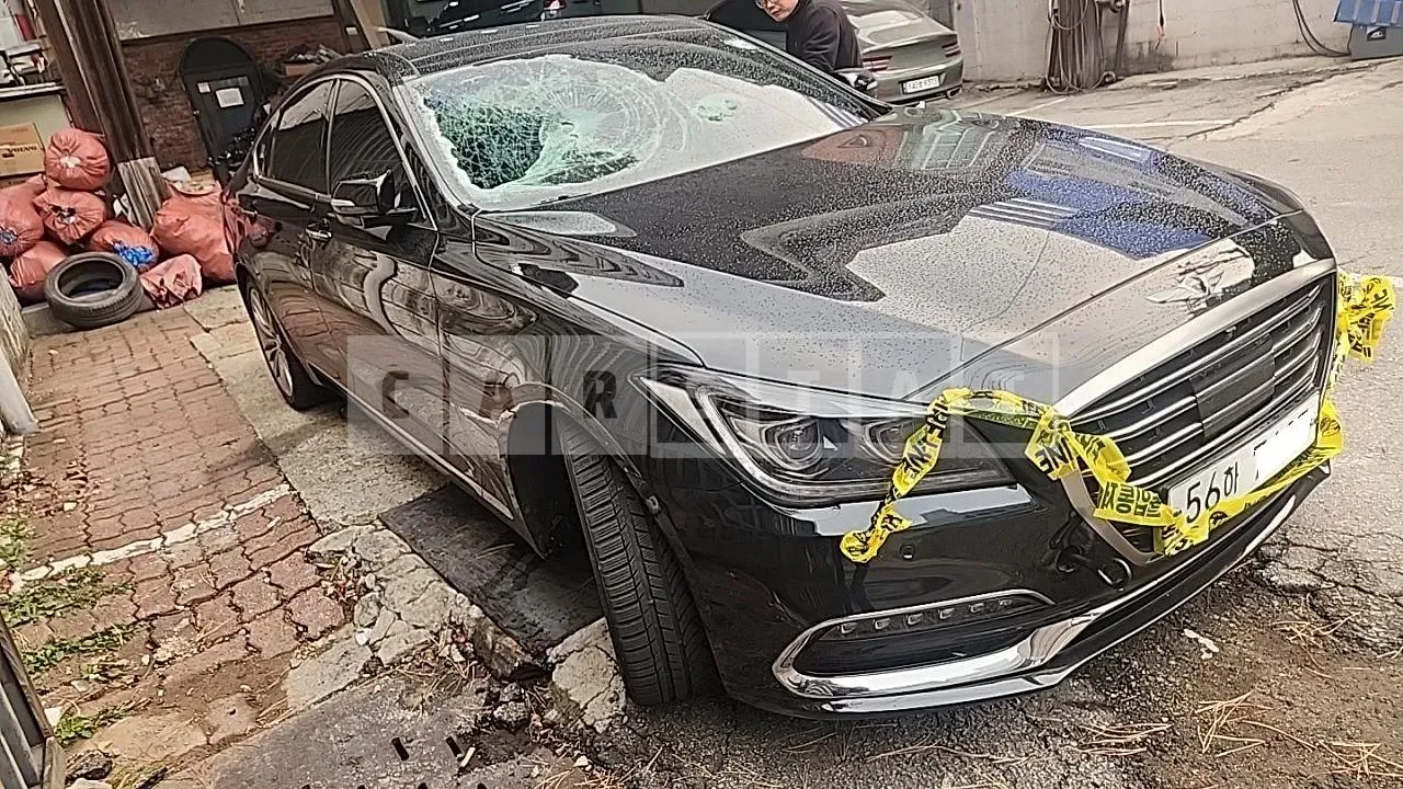 Photo 2 of 30: 2018 Hyundai Genesis G80, VIN KMHGM412DJU277896 — Korean insurance auction