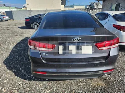 Photo 1 of 8: 2017 Kia K5 2.0, VIN KNAGS411BHA144052 — Korean insurance auction